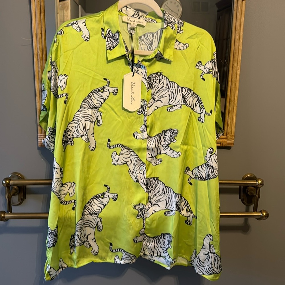 Vine and Love Neon green Tiger top NWT